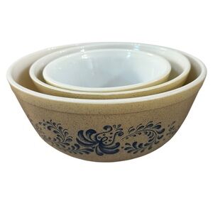Pyrex Homestead Set of Three Nesting Mixing Bowls #401, 402 403